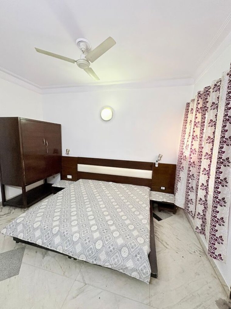 Room, sector 30 Pg For Boys & Girls In Sector 30 10474943