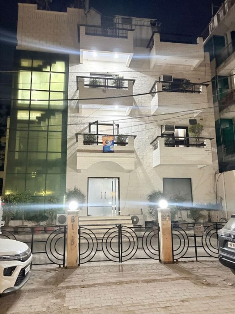 Exterior View, sector 30 Pg For Boys & Girls In Sector 30 10474943