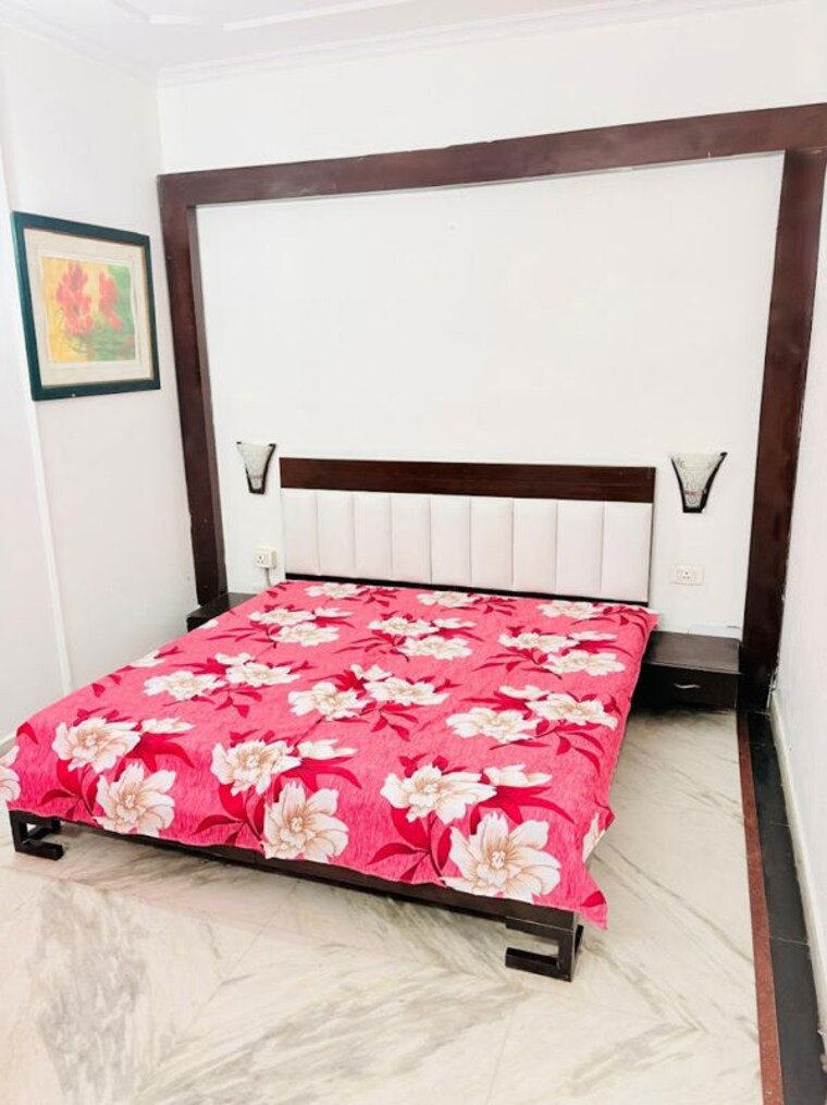 Room, sector 30 Pg For Boys & Girls In Sector 30 10474943