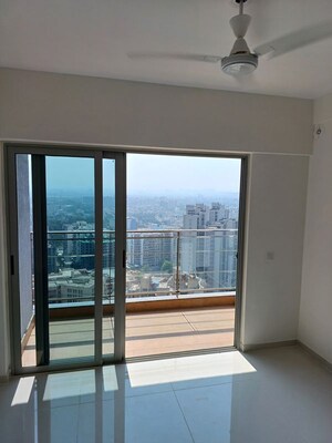 Room in 3.5 BHK Apartment at Amanora Ascent Towers, Hadapsar – for Sale