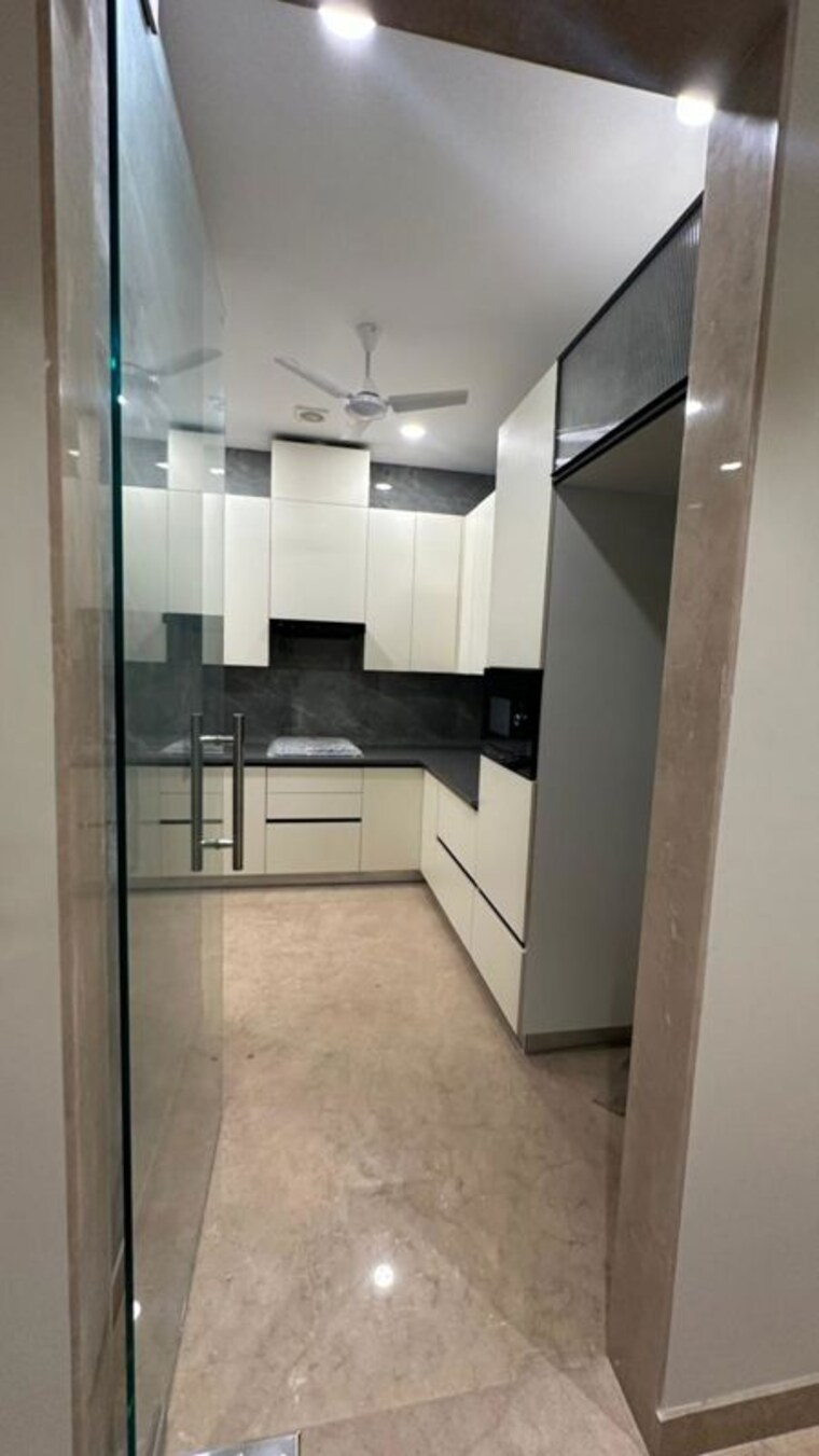 Kitchen, jawahar nagar 3 Bedroom 215 Sq.Yd. Builder Floor In Jawahar Nagar Delhi 10474968
