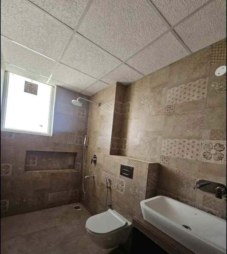 Bathroom, skyline-elevate 4 Bedroom 2200 Sq.Ft. Apartment In Ramgarh Bhudda Zirakpur 10474978