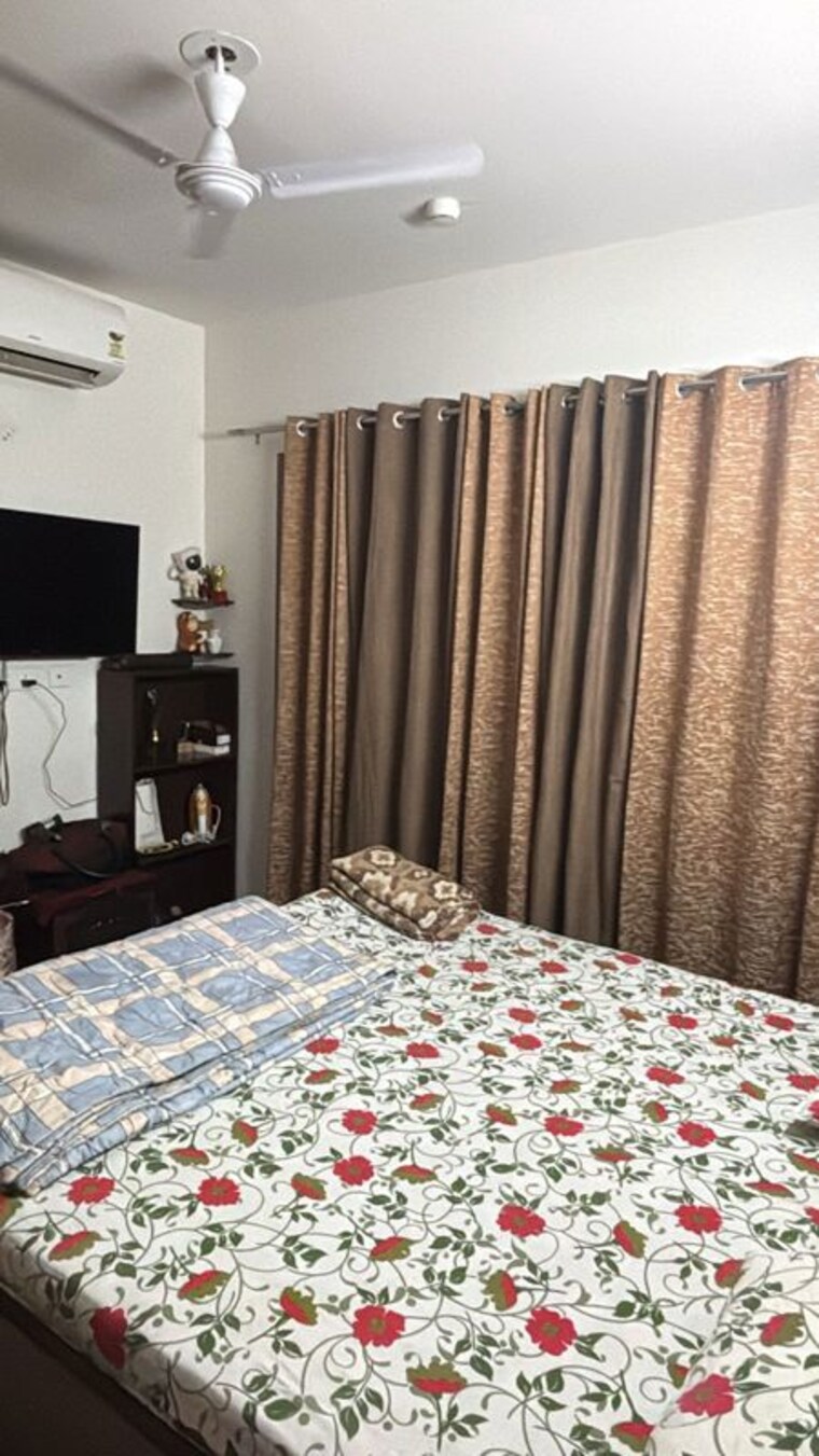 Bedroom, bptp-amstoria-plot 3.5 Bedroom 225 Sq.Yd. Builder Floor In Sector 102 Gurgaon 10475035