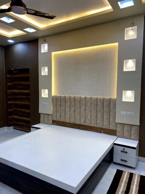 Room in 2 BHK Independent House at Gaur City 1 – for Sale