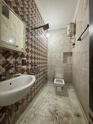 Bathroom in 2 BHK Builder Floor at Ramesh Nagar – for Rent