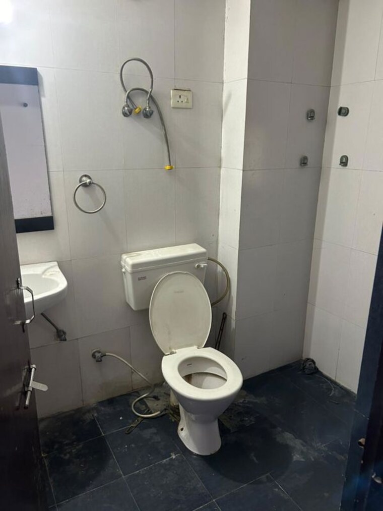 Bathroom, gaurs-cascades 2.5 Bedroom 1355 Sq.Ft. Apartment In Raj Nagar Extension Ghaziabad 10475127