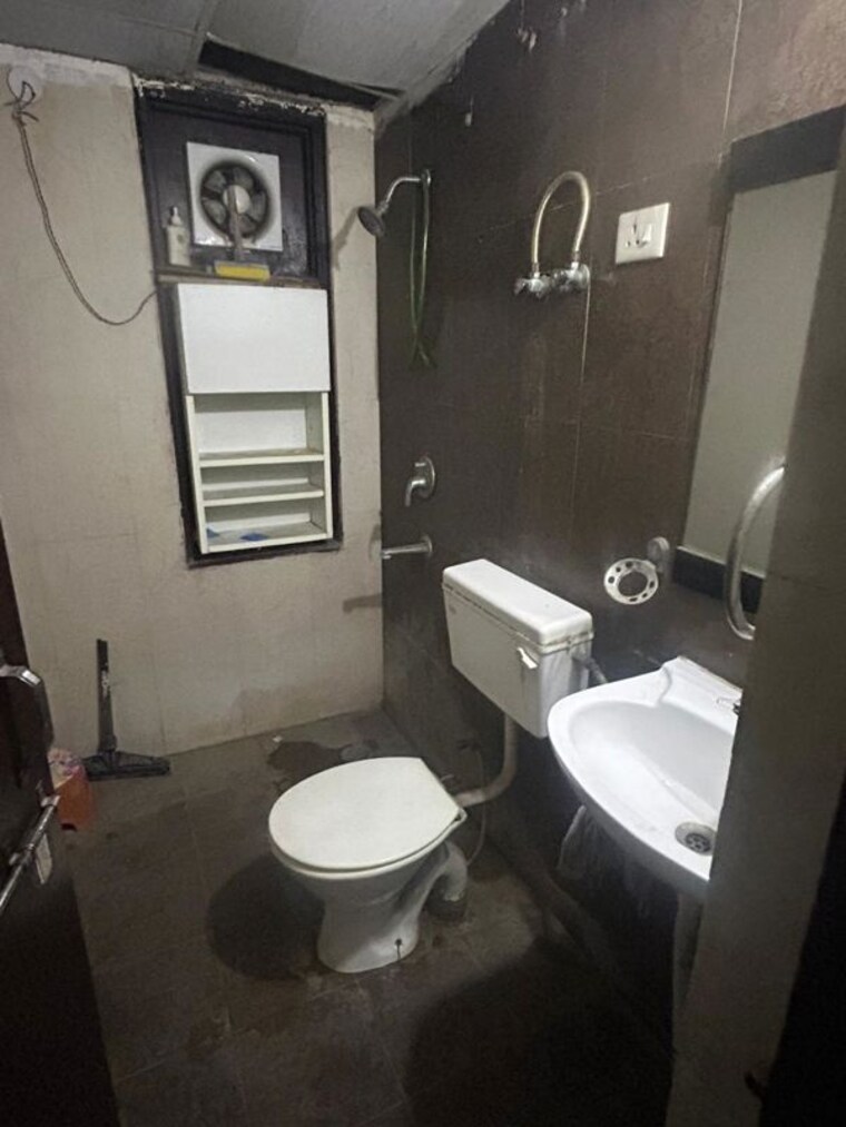 Bathroom, gaurs-cascades 2.5 Bedroom 1355 Sq.Ft. Apartment In Raj Nagar Extension Ghaziabad 10475127