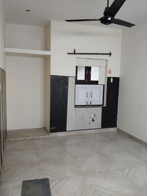 Room in 2 BHK Independent House at Krishna Palace Faridabad, Sector 15a – for Rent
