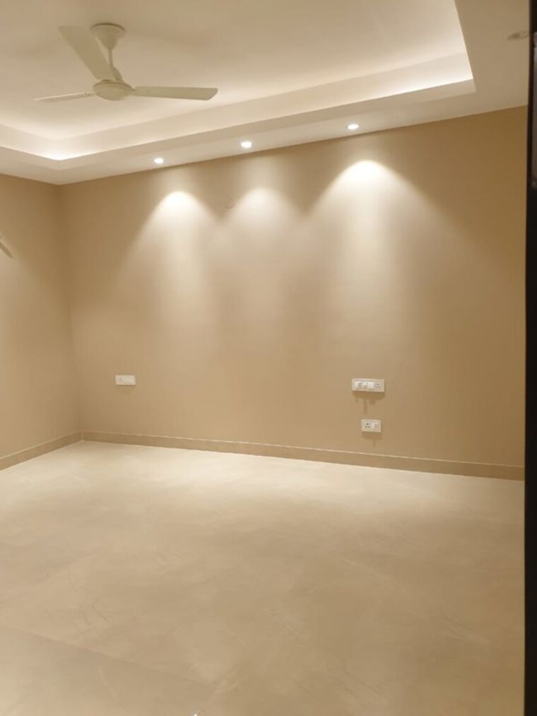 Bedroom, east of kailash 3 Bedroom 1800 Sq.Ft. Builder Floor In East Of Kailash Delhi 10475162