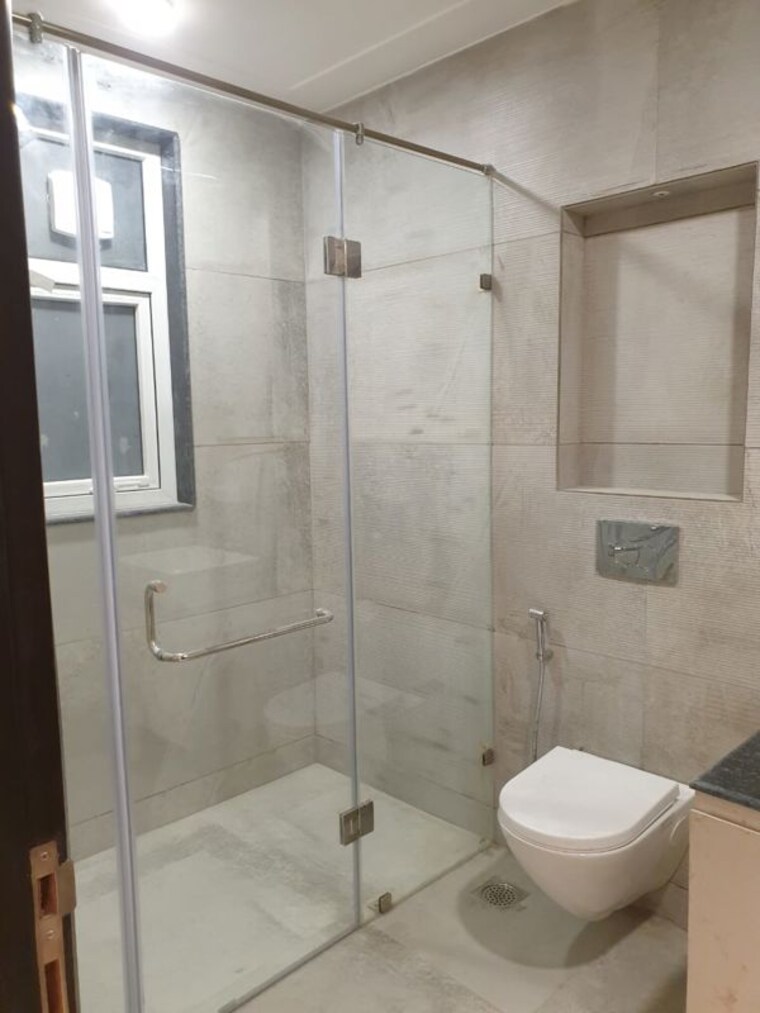 Bathroom, east of kailash 3 Bedroom 1800 Sq.Ft. Builder Floor In East Of Kailash Delhi 10475162