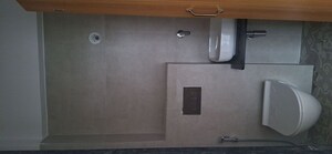 Room in 2 BHK Apartment at Dosti Eastern Bay Phase 1, Wadala – for Rent