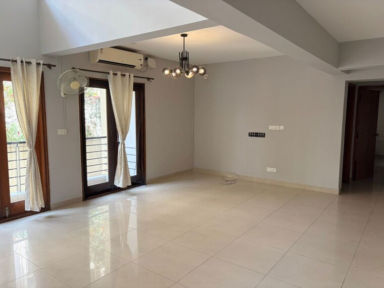 Room, embassy-habitat 5 Bedroom 3330 Sq.Ft. Apartment In Palace Road Bangalore 10475150