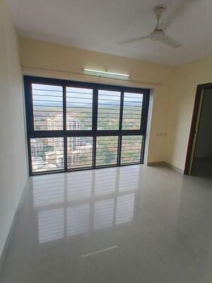 Room in 2.5 BHK Apartment at Lokhandwala Sapphire Heights, Kandivali East – for Rent
