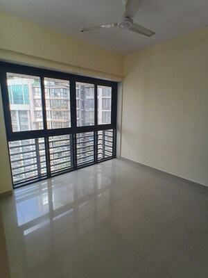 Room in 2.5 BHK Apartment at Lokhandwala Sapphire Heights, Kandivali East – for Rent