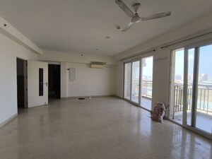 Room in 3.5 BHK Apartment at Conscient Heritage Max, Sector 102 – for Rent