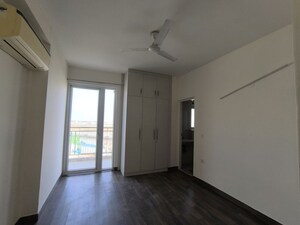 Room in 3.5 BHK Apartment at Conscient Heritage Max, Sector 102 – for Rent