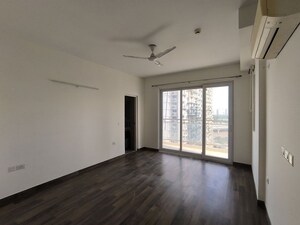 Room in 3.5 BHK Apartment at Conscient Heritage Max, Sector 102 – for Rent