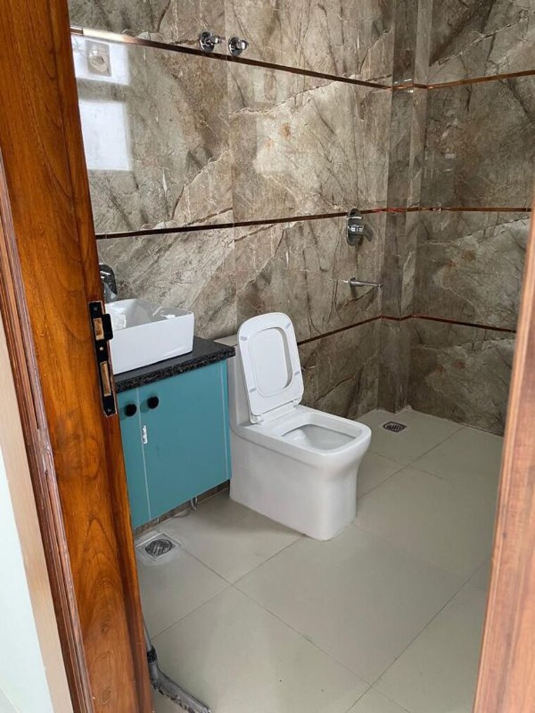 Bathroom, m3m-atrium 1 RK 200 Sq.Ft. Independent House In Sector 57 Gurgaon 10475246