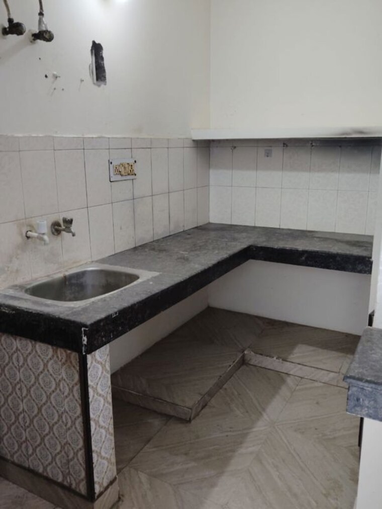 Kitchen, sector 14 1 RK 500 Sq.Ft. Independent House In Sector 14 Faridabad 10475294