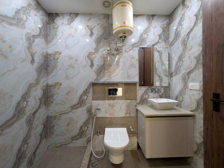 Bathroom, sector 42 2 Bedroom 1100 Sq.Ft. Builder Floor In Sector 42 Gurgaon 10475336
