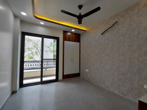 Room in 3 BHK Builder Floor at Amolik Aster Woods, Sector 98 – for Sale