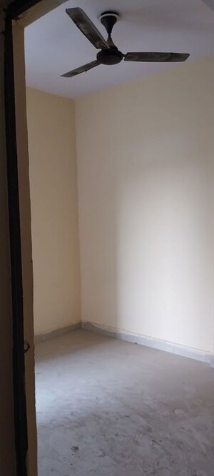 Room in 1 BHK Apartment at Sector 10 Greater Noida – for Rent