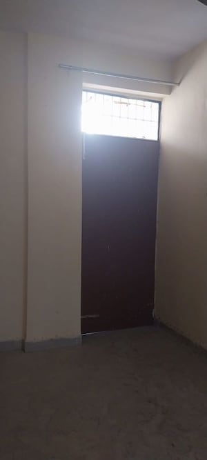 Room in 1 BHK Apartment at Sector 10 Greater Noida – for Rent