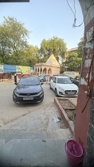 Parking in 2.5 BHK Builder Floor at Palam Vihar Residents Association, Palam Vihar – for Sale