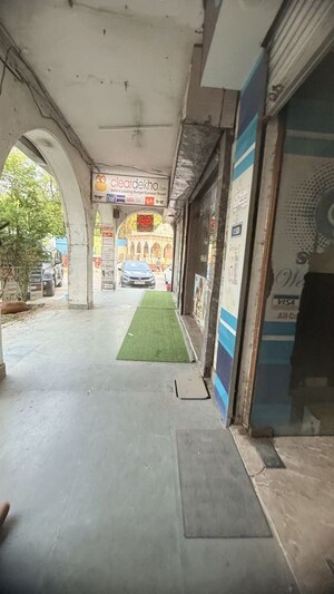 Building Lobby in 2.5 BHK Builder Floor at Palam Vihar Residents Association, Palam Vihar – for Sale
