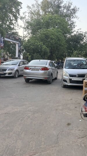 Parking in 2.5 BHK Builder Floor at Palam Vihar Residents Association, Palam Vihar – for Sale