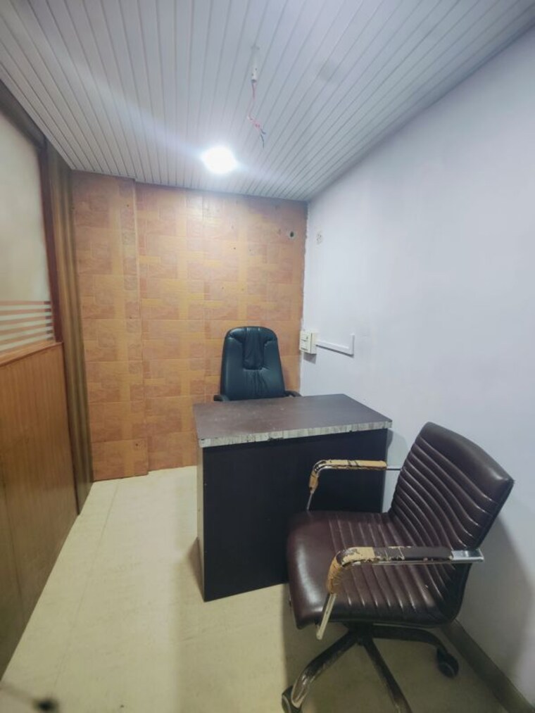 Team Area, malad west Commercial Office Space 350 Sq.Ft. In Malad West Mumbai 10475321