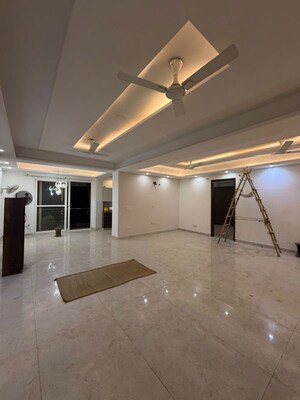 Room in 3 BHK Builder Floor at Saket – for Rent