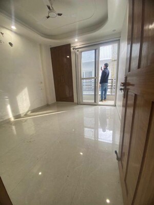 Room in 2 BHK Apartment at Saket – for Rent