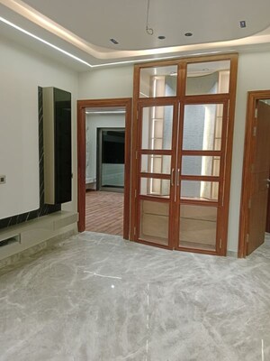 Room in 3.5 BHK Builder Floor at Huda – for Rent
