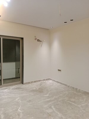 Room in 3.5 BHK Builder Floor at Huda – for Rent