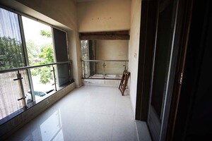 Room in 3 BHK Apartment at Isanpur – for Sale