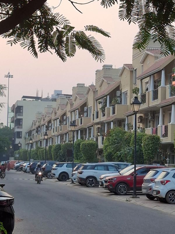 3 BHK + Store Room 1350 Sq.Ft. Apartment in Emaar Emerald Hills Phase 2