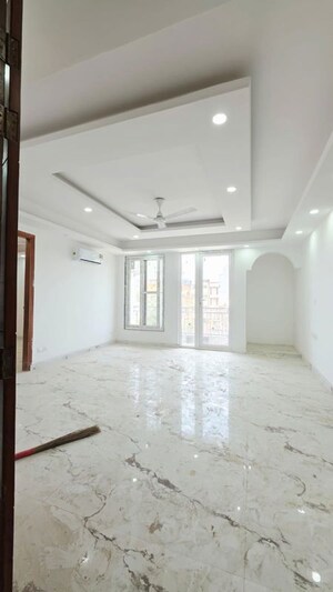 Room in 4 BHK Builder Floor at Freedom Fighters Enclave – for Sale