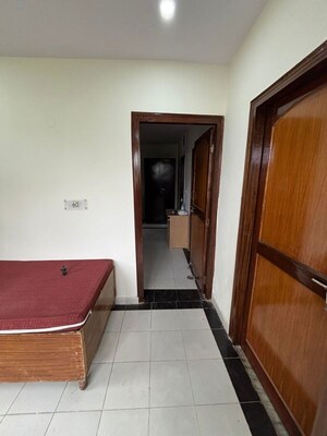 Furnished Amenities in 1 BHK Builder Floor at Ramesh Nagar – for Rent