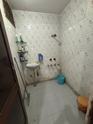 Bathroom in 1 BHK Builder Floor at Ramesh Nagar – for Rent