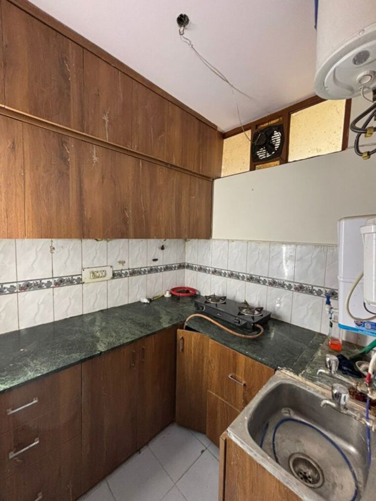 Kitchen, ramesh nagar 1 Bedroom 50 Sq.Yd. Builder Floor In Ramesh Nagar Delhi 10475602