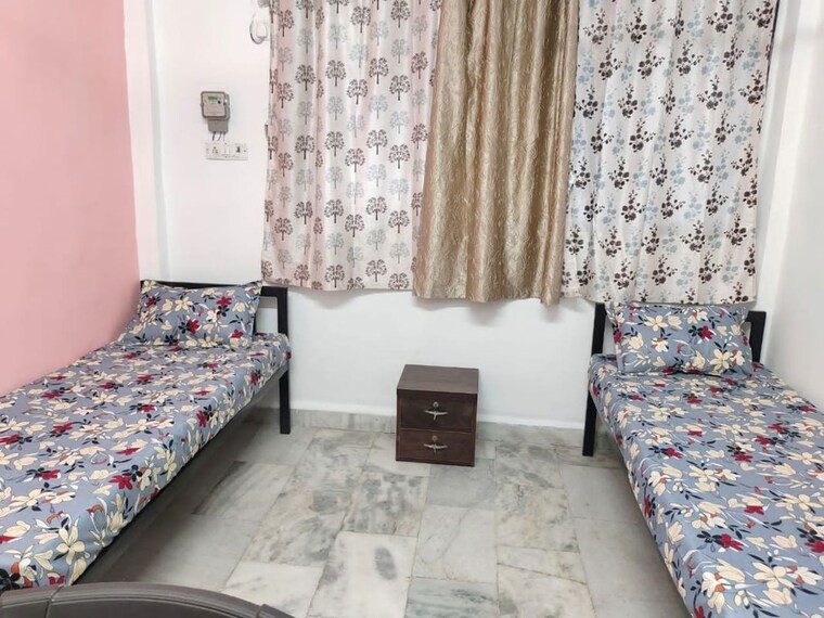 Bedroom, kurla west Pg For Boys & Girls In Kurla West 10475635
