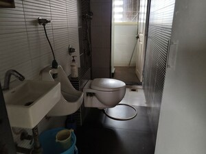 Bathroom in 3.5 BHK Apartment at Arihant Sparsh, Vashi Sector 26 – for Rent