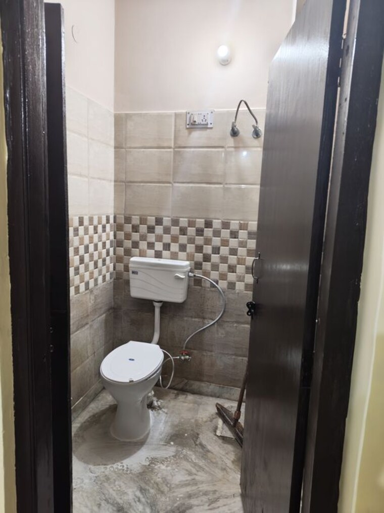 Bathroom, sigma iii greater noida 4 Bedroom 200 Sq.Mt. Independent House In Sigma Iii Greater Noida Greater Noida 10475637