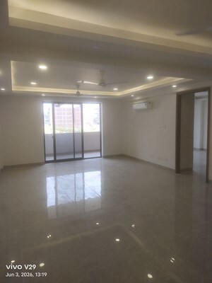 Room in 3 BHK Apartment at Mahindra Luminare, Sector 59 – for Rent