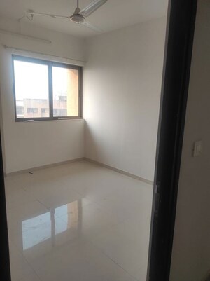 Room in 3 BHK Apartment at Lodha Splendora, Ghodbunder Road – for Rent