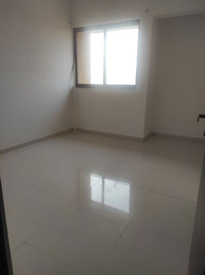 Room in 3 BHK Apartment at Lodha Splendora, Ghodbunder Road – for Rent