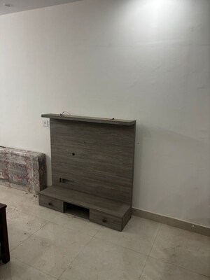 Room in 2 BHK Apartment at Signature Global Prime, Sector 63a – for Rent