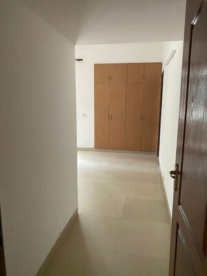 Building Lobby in 2.5 BHK Builder Floor at Smart World Orchard, Sector 61 – for Rent