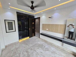 Parking in 2 BHK Builder Floor at Saket – for Rent